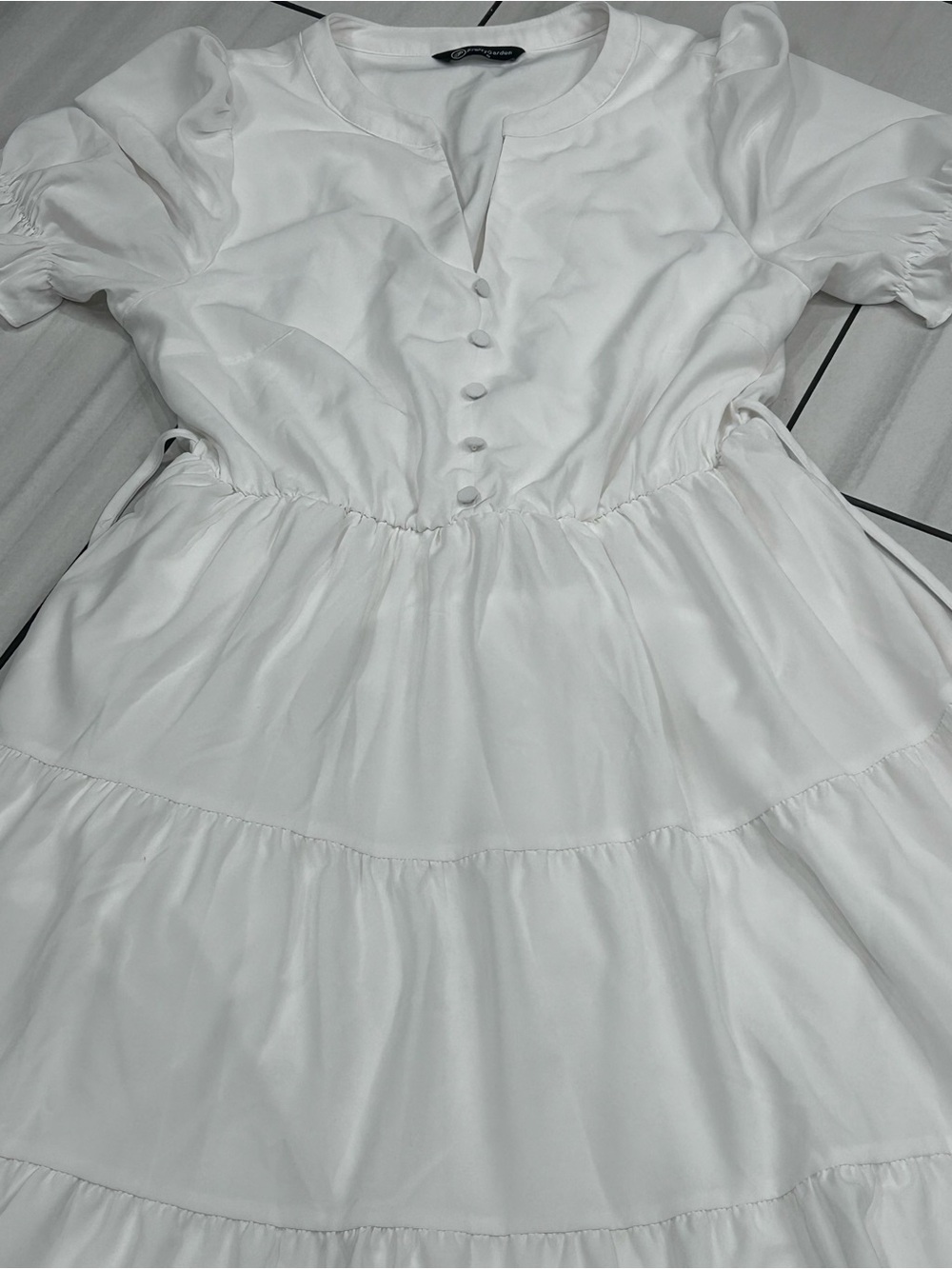 Pretty Garden White Summer Dress Short Sleeve Buttons Size Small Flowy - Picture 2 of 6